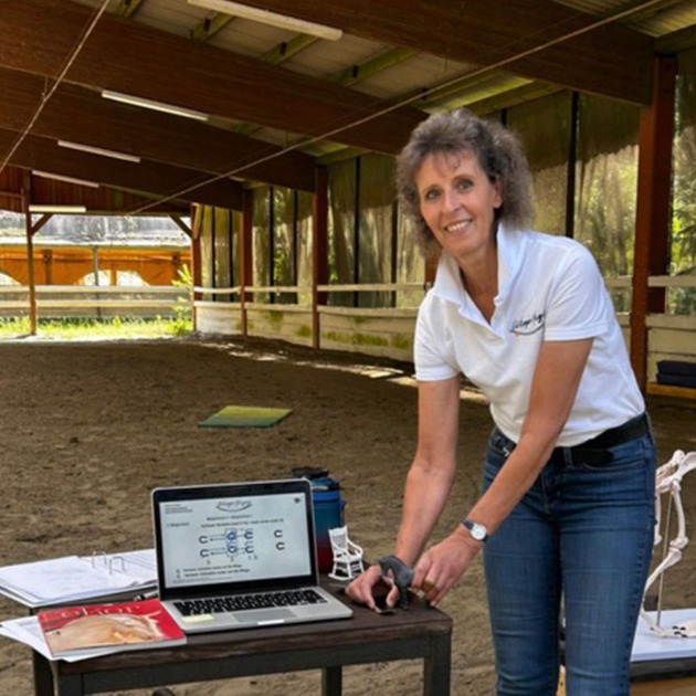 Waltraud Wolf beim Zoom-Meeting